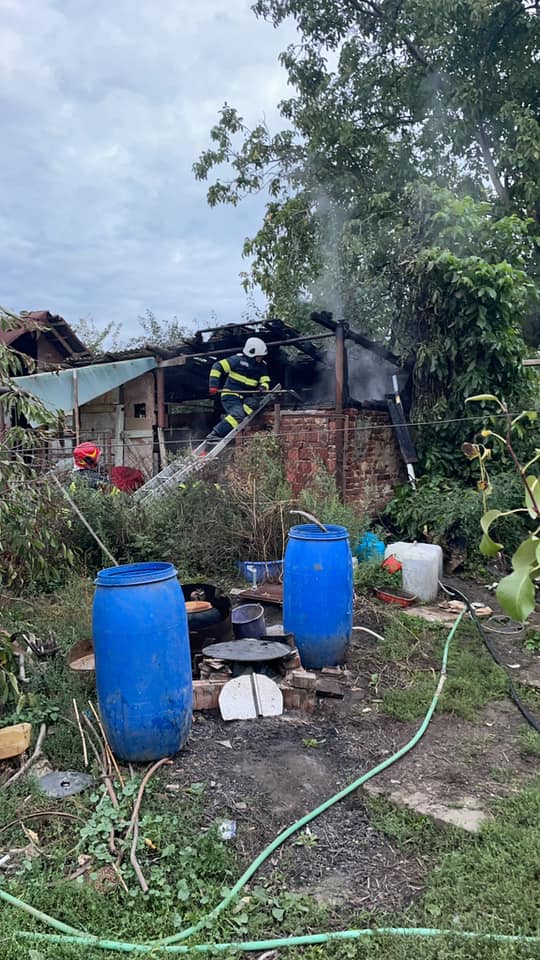 Afumătorie din Tăşnad, în flăcări