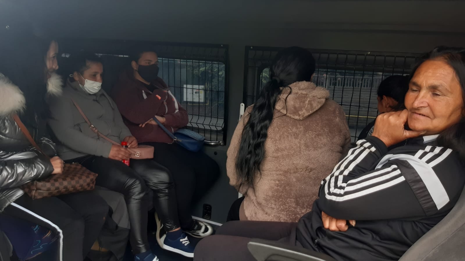 Cerșetorii din zona bisericilor ridicați de polițiști!!