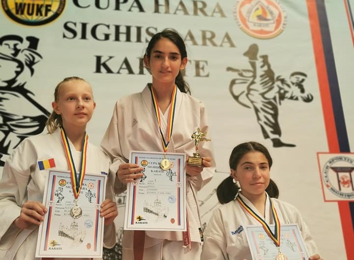 Dublu succes național pentru karatista Ioana Roca