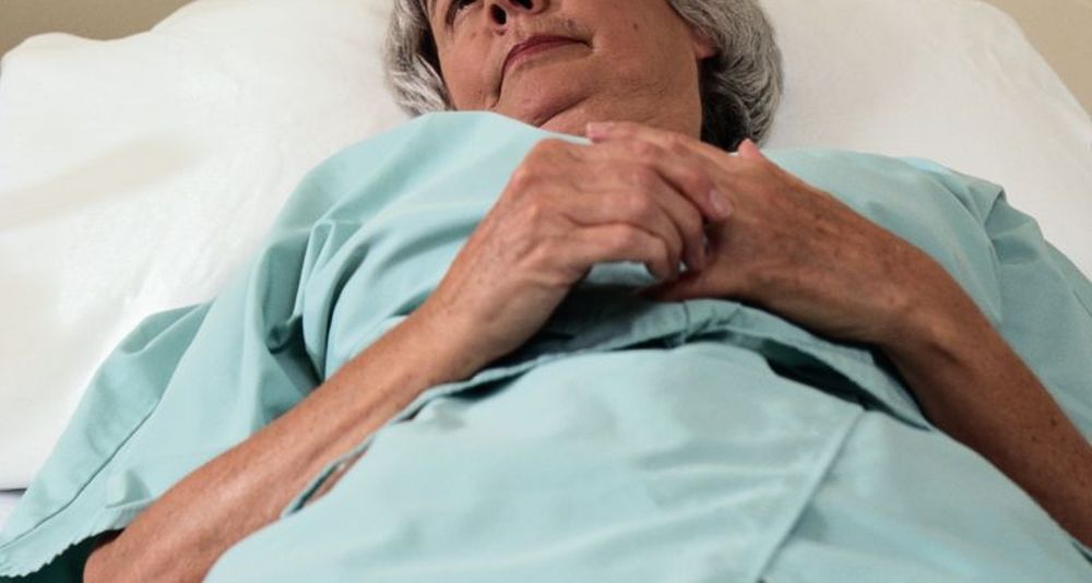 O femeie, leşinată în propria casă. A intervenit ambulanța