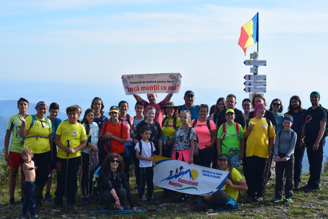 Asociaţia Cutezătorii Munţilor a lansat proiectul „Urcă Munţii cu Noi”