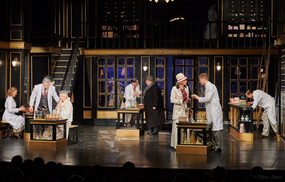 Spectacolul "Parfumerie" invitat în programul de concurs al Festivalului Vidor