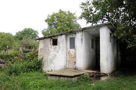 Condiţii de Evul Mediu. WC-urile de la o şcoală, care au costat 35.000 de euro, în stare deplorabilă