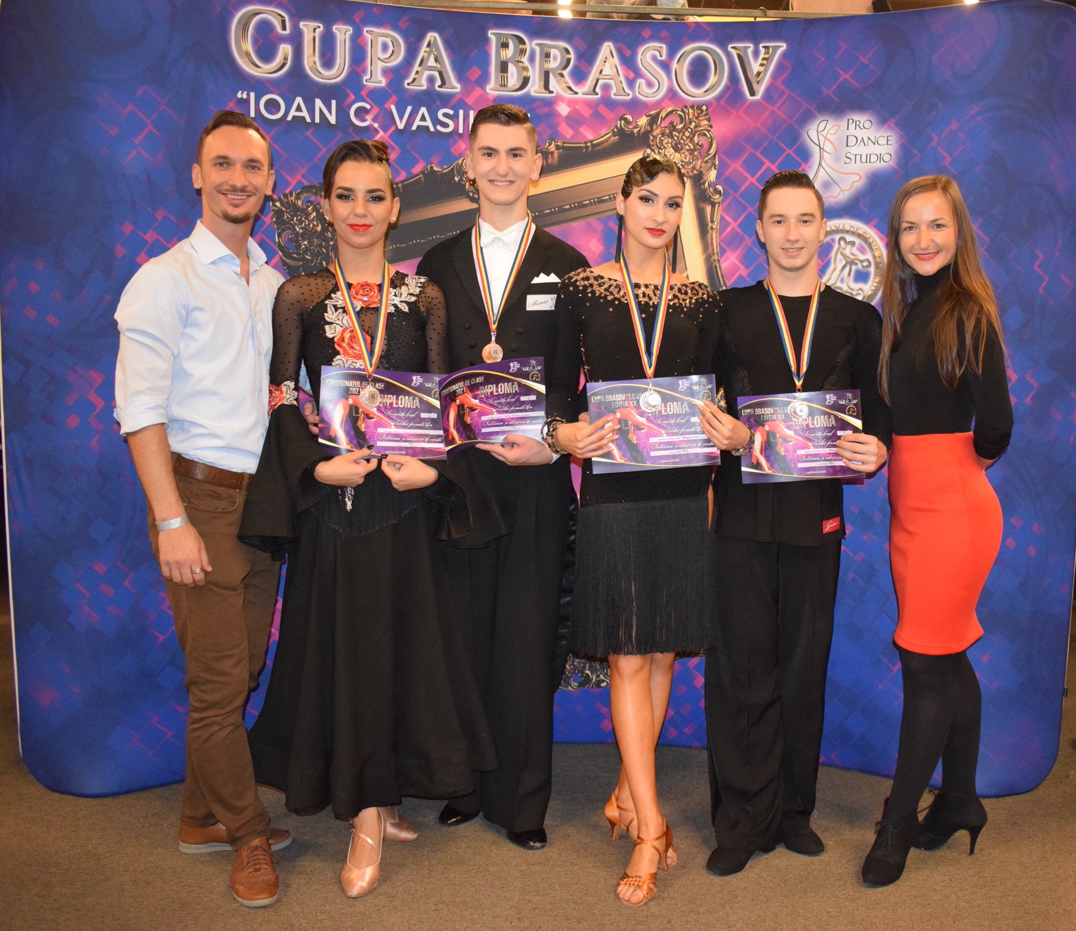 Două medalii de aur pentru Loga Dance School la Campionatul Național de clase
