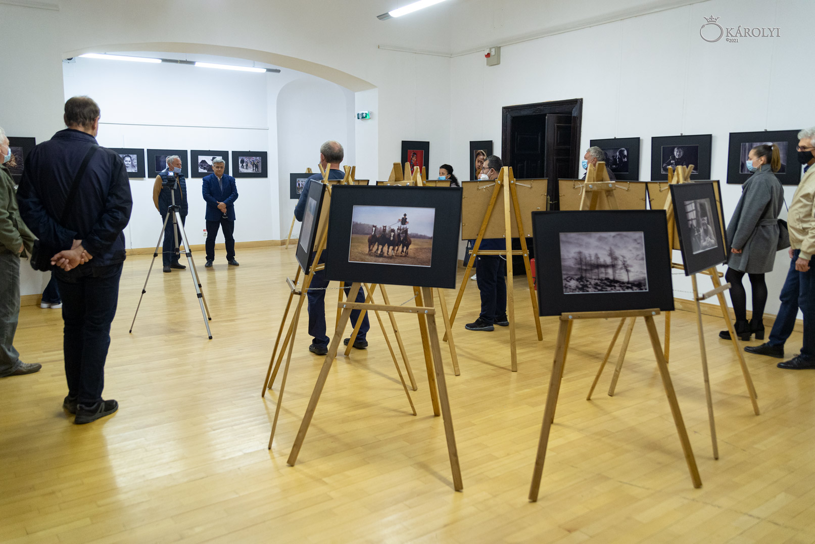 A fost vernisată expoziția de fotografie a artistului Nagy Lajos din Târgu Secuiesc, la castelul din Carei