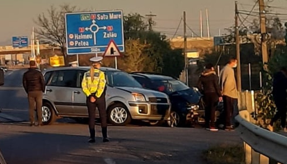 FOTOGALERIE. Accident în Satu Mare. Șoferul vinovat nu a acordat prioritate