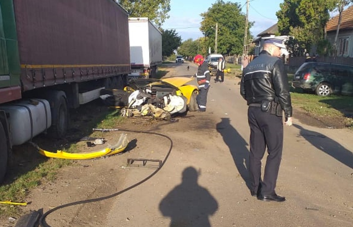 FOTOGALERIE. Accident GRAV. Şoferul a PĂRĂSIT  locul  ACCIDENTULUI