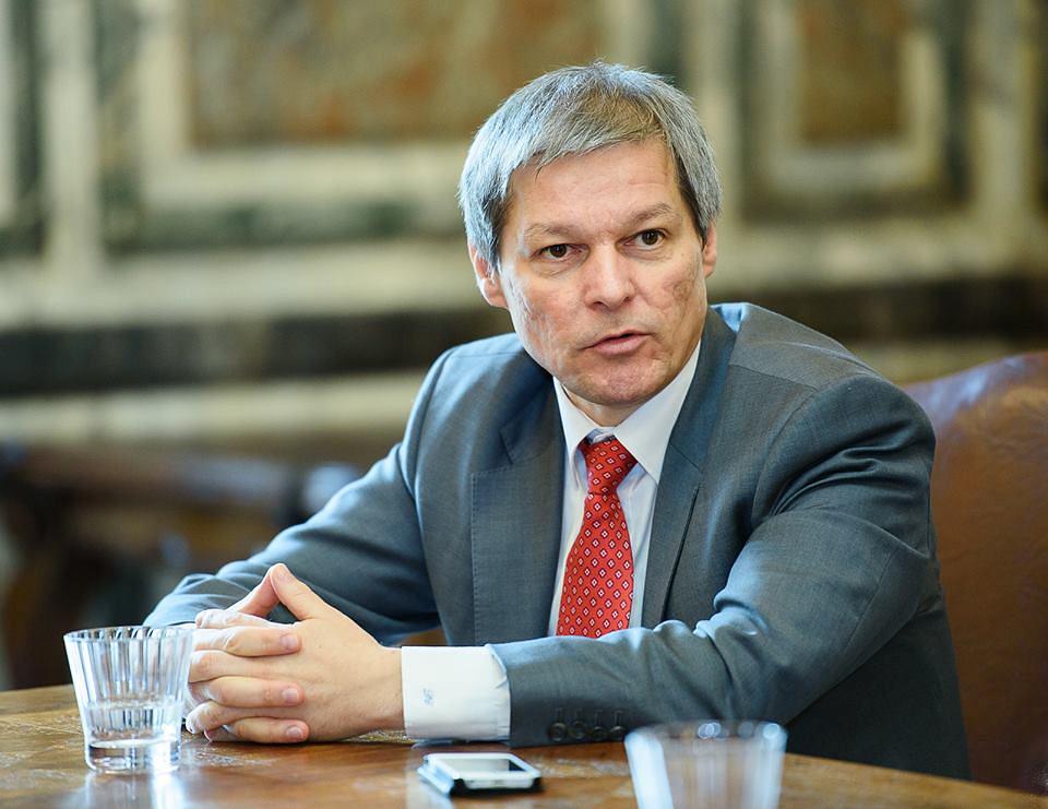 Guvernul Cioloș nu a primit încrederea Parlamentului: vot de respingere cu un scor istoric