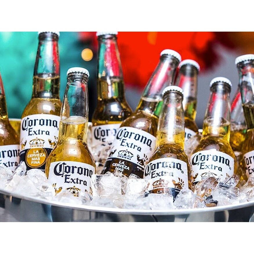 Un român care s-a vaccinat de nevoie, să plece în delegație, a băut o ladă de bere să "dea afară vaccinul"