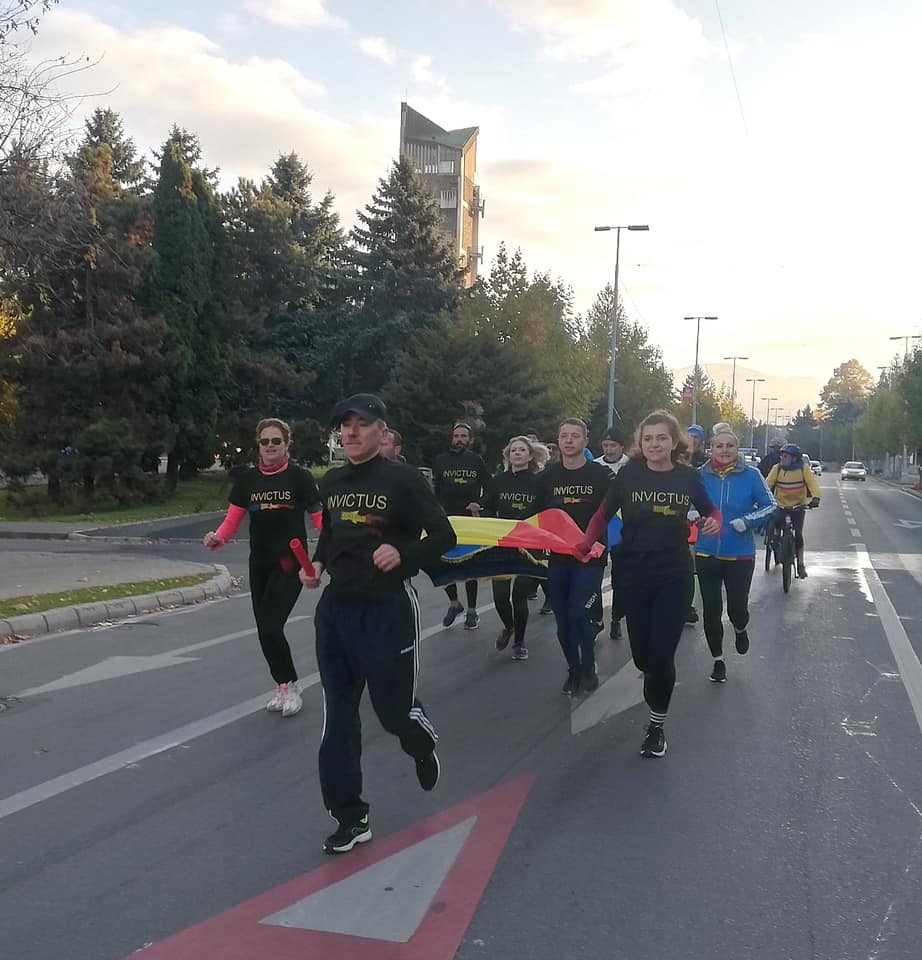 VIDEO. Voluntarii INVICTUS, aleargă înspre Carei de Ziua Armatei