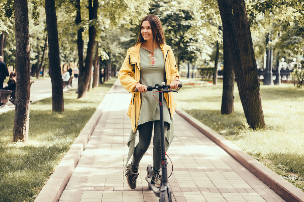 Reguli de circulaţie pentru trotinetele electrice şi maşinile care nu poluează.