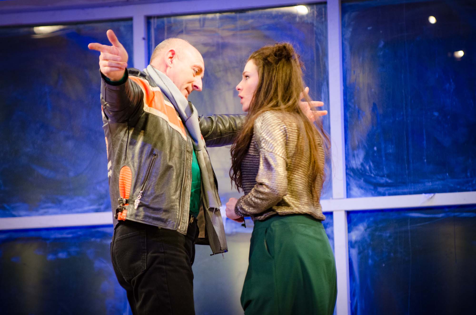 Trupa Mihai Raicu reia comedia romantică „Desculț în parc"