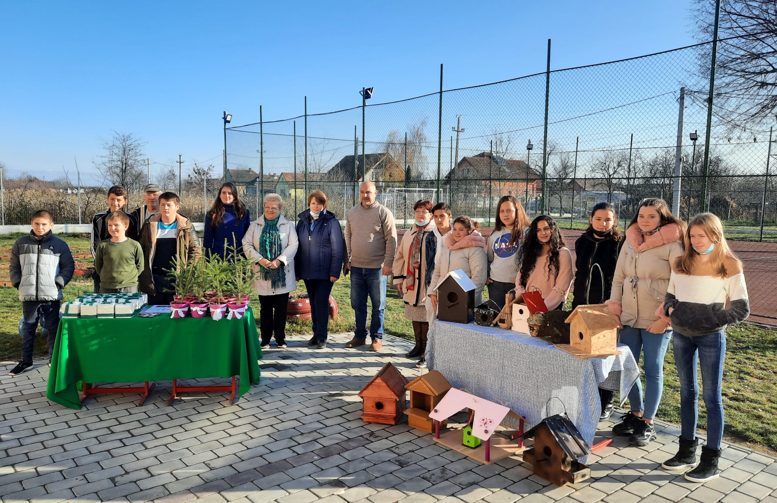 Plantări de puieți în curții Școlii Gimnaziale ,,Soltész János,, Ambud