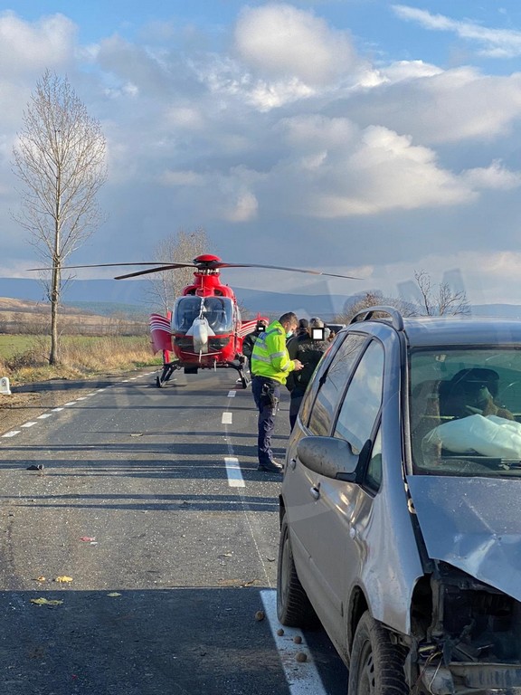Accident grav în județul Satu Mare! O victimă a fost preluată cu elicopterul SMURD iar celalte două cu ambulanța