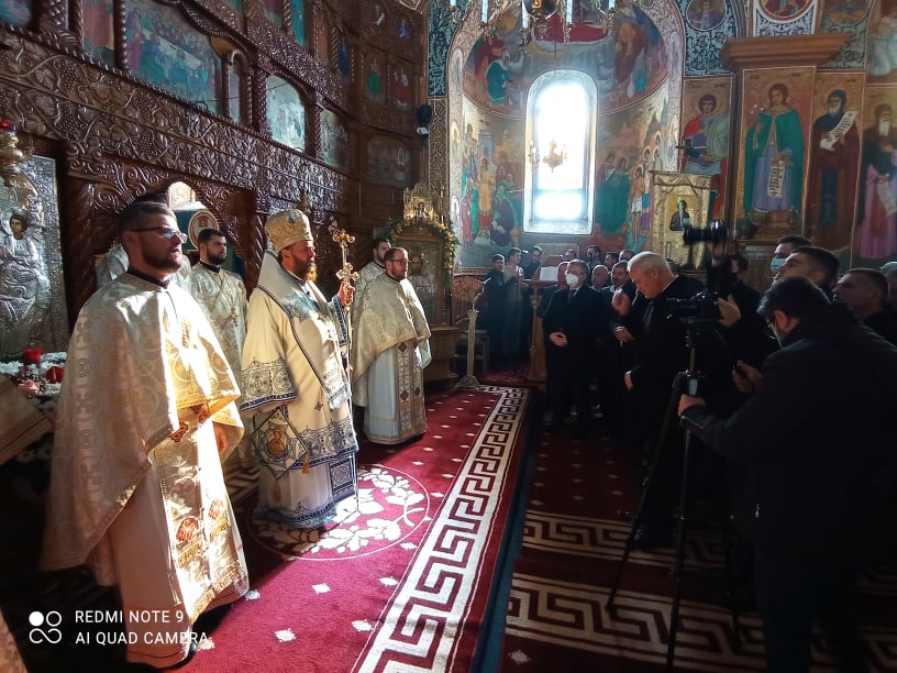 VIDEO/FOTO. SĂRBĂTOARE. Liturghie Arhierească la Mănăstirea Bixad