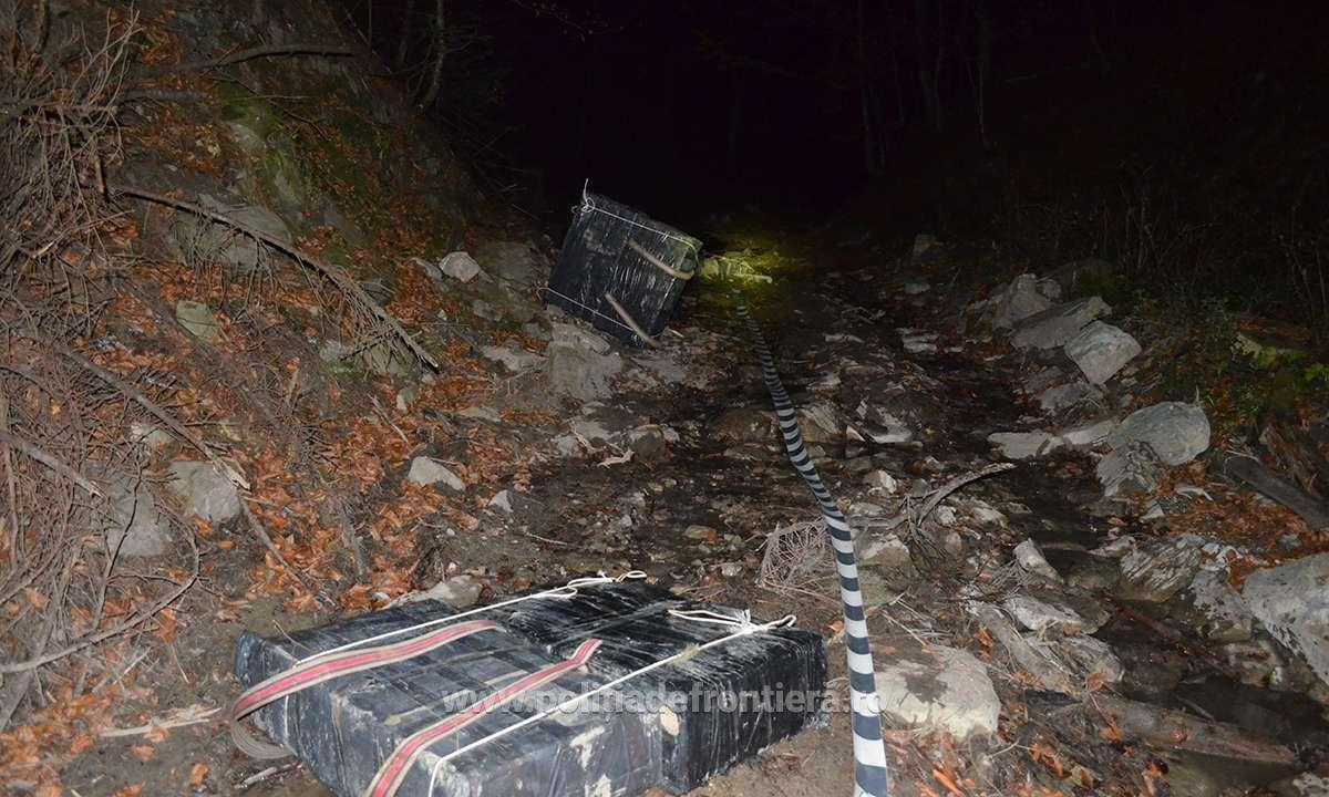 Contrabandă cu peste 27.000 pachete de țigări. Un ucrainean a fost prins iar celalți doi au fugit