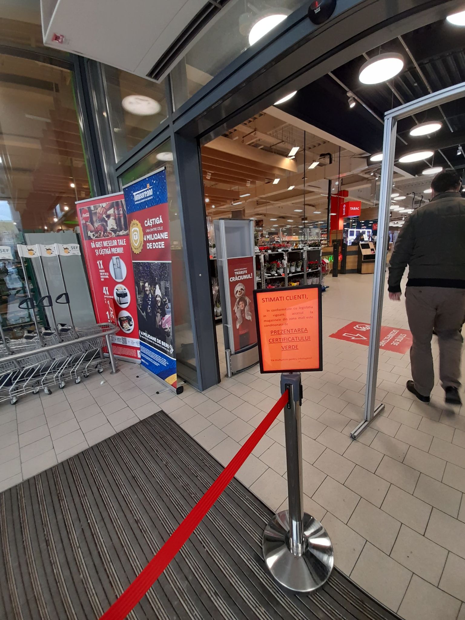 Gardurile  delimitatoare au dispărut din Kaufland-ul de pe drumul Botizului