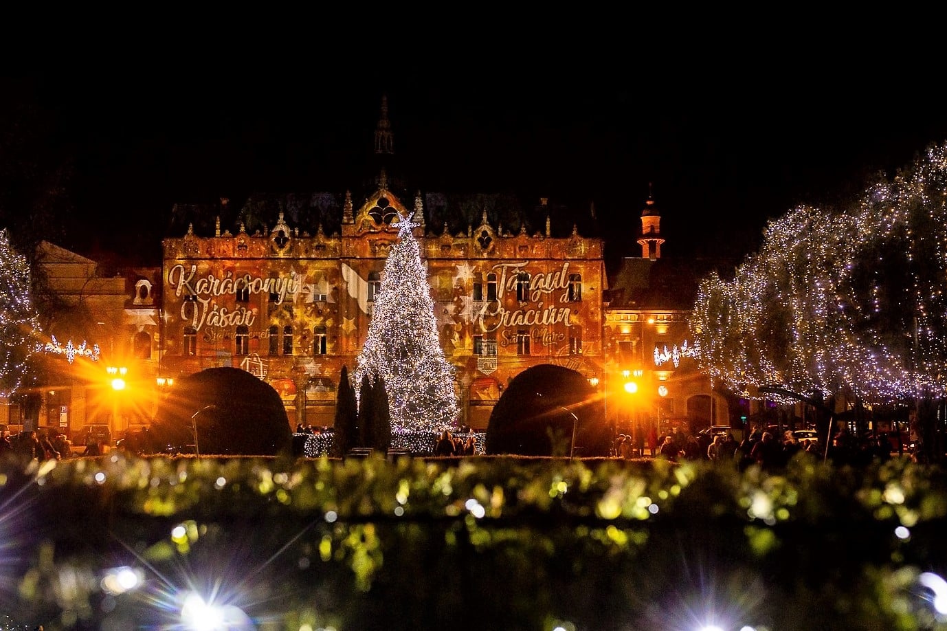 Se APRIND LUMINIȚELE  de CRĂCIUN în Sătmar. UNDE  și  CÂND