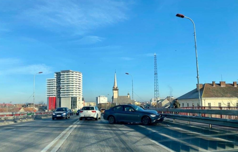 Două accidente rutiere pe Podul Golescu