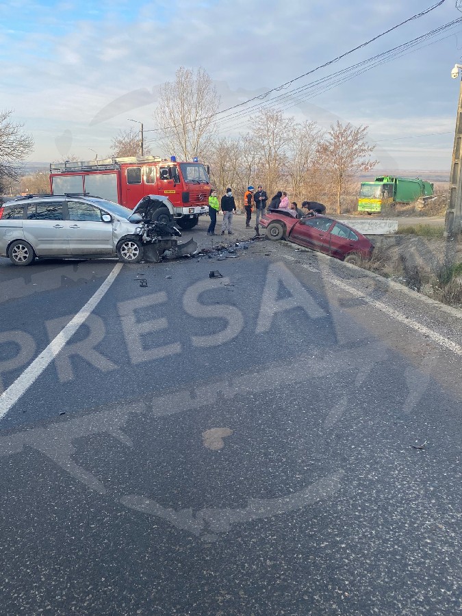 Accident grav în Județul Satu Mare. O femeie este în stop cardio respirator în urma unui accident frontal