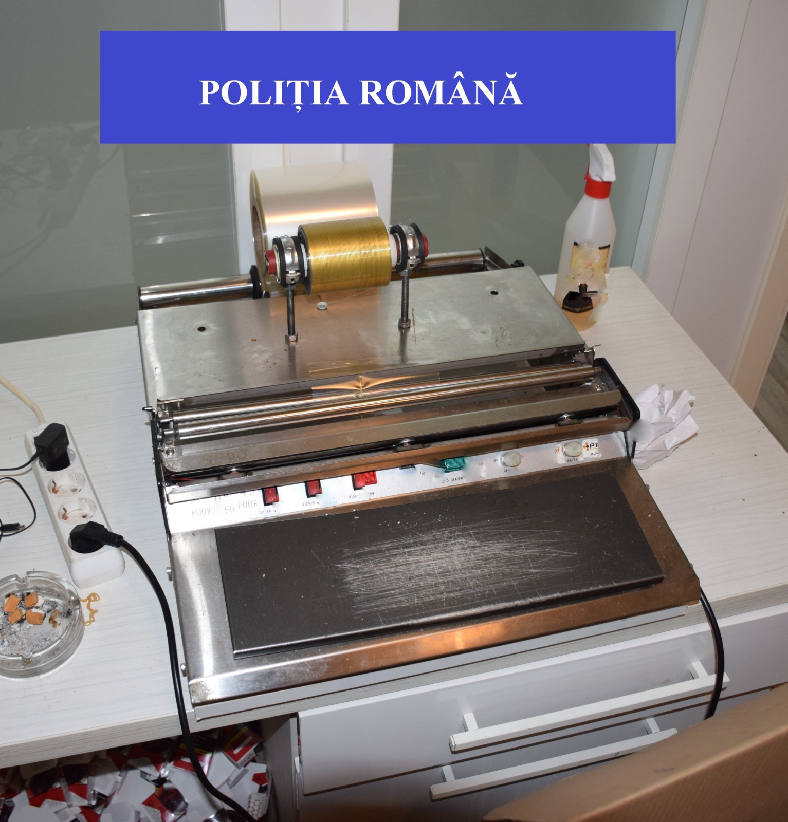 FOTO. Fabrică clandestină de țigarete, descoperită de polițiști