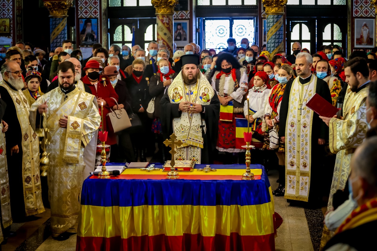 FOTOGALERIE. Liturghie Arhierească la Catedrală de Ziua Națională