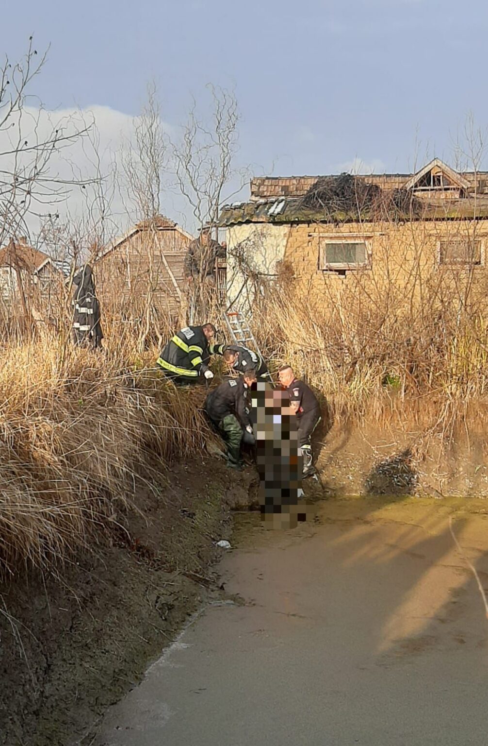 Un bărbat de 64 de ani s-a înecat într-un iaz din Dobra