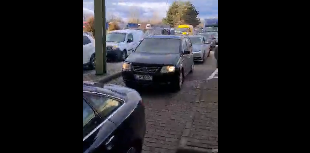 VIDEO/FOTO. NEBUNIE!!! COD ROȘU Vama Petea. Se STĂ cu ORELE