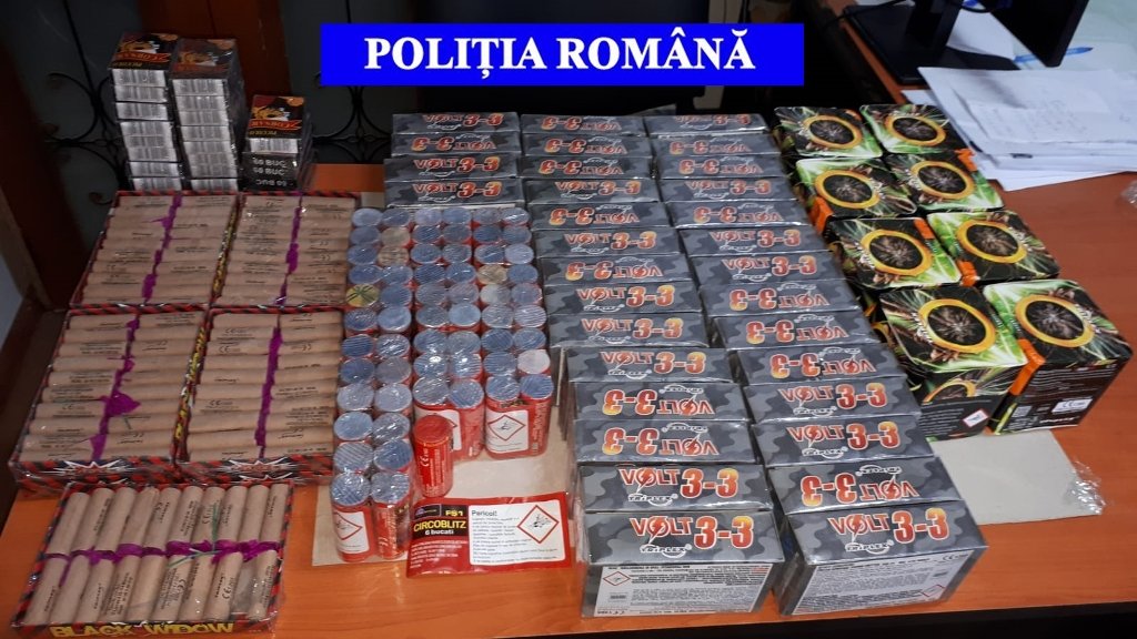Polițistii au confiscat  zeci de pachete de articole pirotehnice