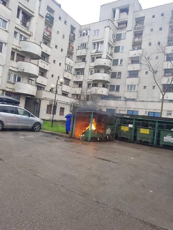 FOTO. Polițiștii au stins un incendiu în centrul Municipiului Satu Mare
