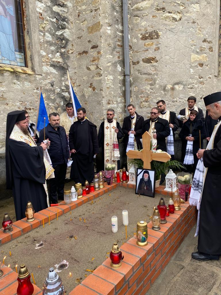 Au trecut 40 de zile.  Duminică a fost oficiată Slujba de pomenire a Staretului manastirii Bixad, Emanuil Rus