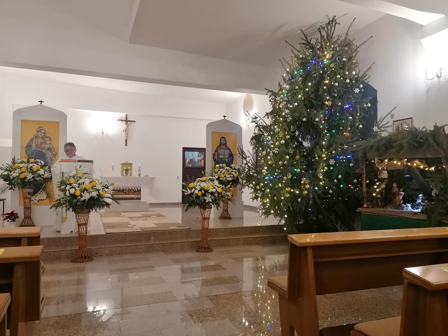 Un Revelion la Biserică la invitația preotului paroh Gheorghe Simion! Ora de adorație va începe la 22,45 la Biserica Greco catolică BUNAVESTIRE din Carpați!