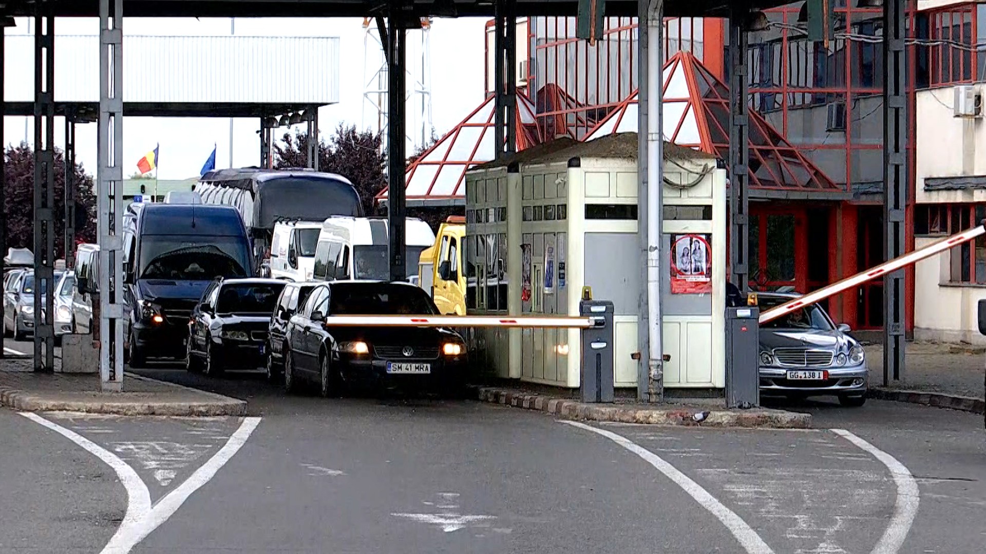 Doi maramureșeni și un sucevean au încercat să păcălească vameșii de la Petea și să treacă ilegal