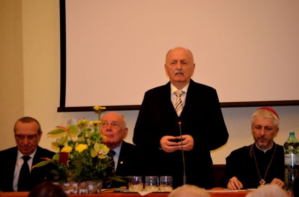 Ioan Chindriș, personalitate marcantă a vieții culturale sătmărene. A excelat în filozofie, istorie, după cum a fost și directorul Bibliotecii Academiei din Cluj