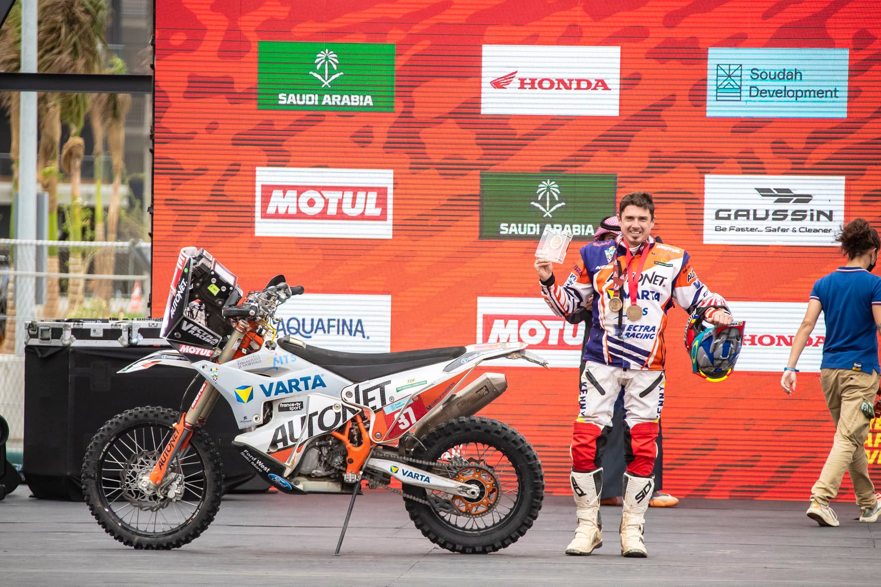 Performanță. SuperMani  pentru a 10-a oară pe podiumul de sosire la Dakar