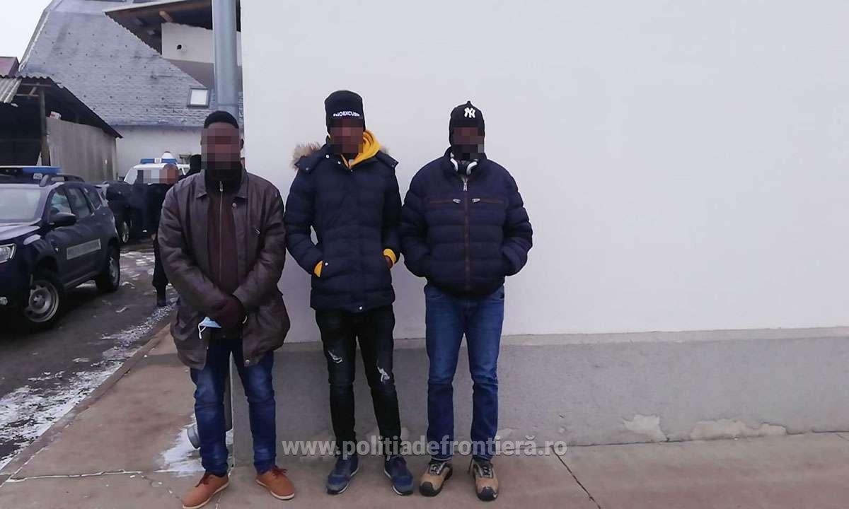 Trei africani au fost opriti la vama din Carei. Intenționau să treacă ilegal