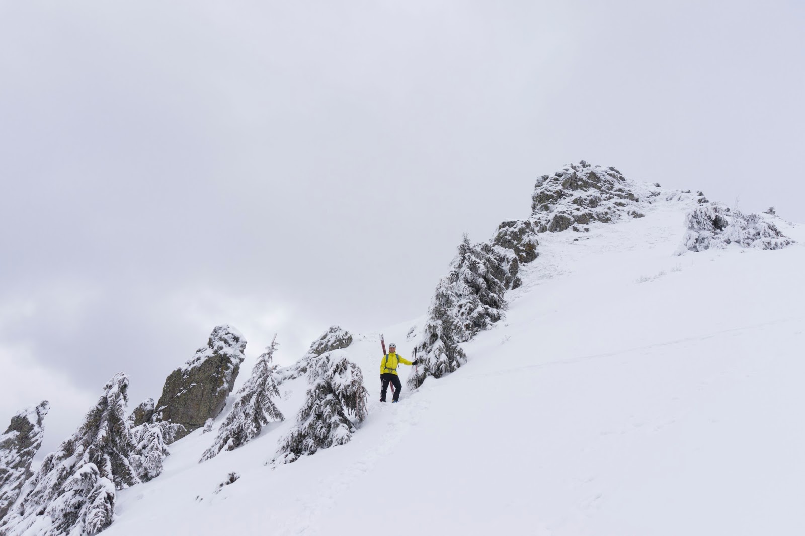 Destinații de weekend. În pelerinaj... pe Trei Apostoli