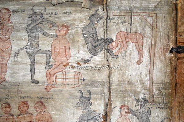 Biserica de lemn din Corund, cunoscută și ca „biserica cu draci” a atras de-a lungul timpului vizitatori din toate colțurile lumii