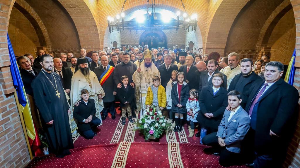 Mănăstirea  Scărișoara.  Preasfințitul Părinte Timotei Sătmăreanul, Arhiereu-vicar al Episcopiei Ortodoxe Române a Maramureșului și Sătmarului a săvârșit Sfânta Liturghie la Mănăstirea „Nașterea Sfântului Proroc Ioan Botezătorul”