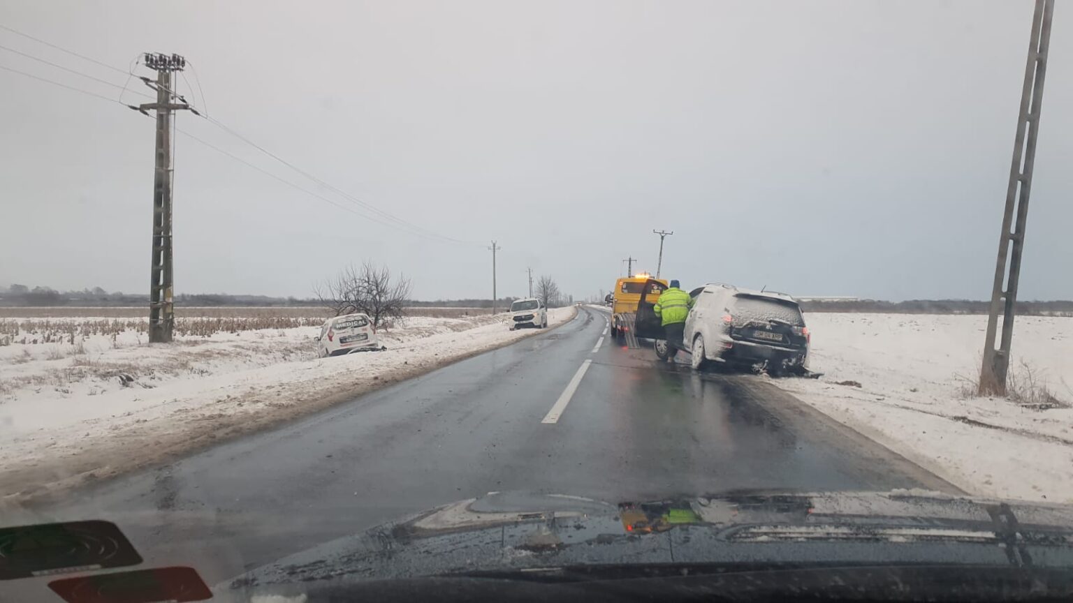 Accident între un autoturism și o ambulanță privată, între Odoreu și Medieș