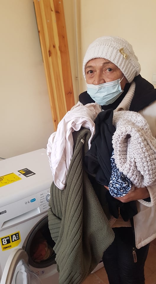 Igiena personală și a îmbrăcămintei, proces din rutina beneficiarilor Adăpostului de noapte