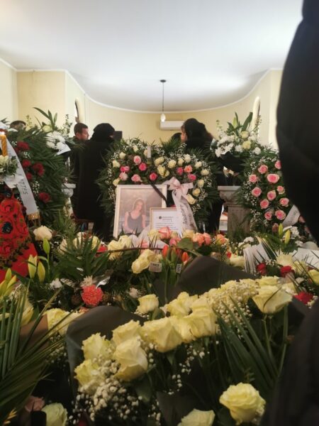 Daniela, tânăra decedată la după accidentul din Negrești Oaș, condusă pe  ultimul drum