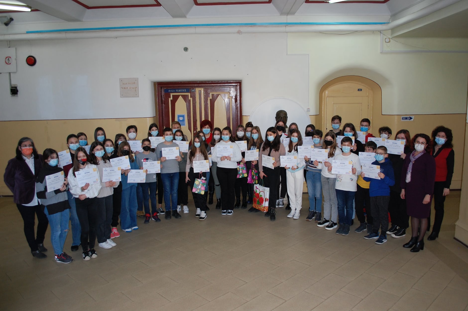 FOTO.Festivitatea de premiere a  concursului “Copacul Încrederii” , organizată la CN ”Mihai Eminescu”