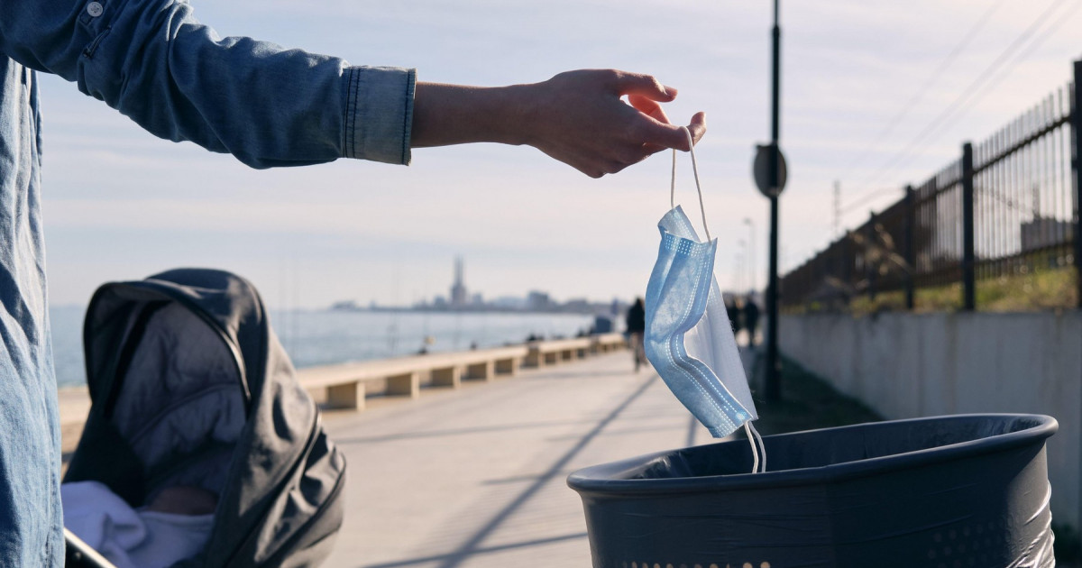 CCR a decis că purtarea măștii în spații deschise este neconstituțională. Ce se întâmplă cu amenzile date