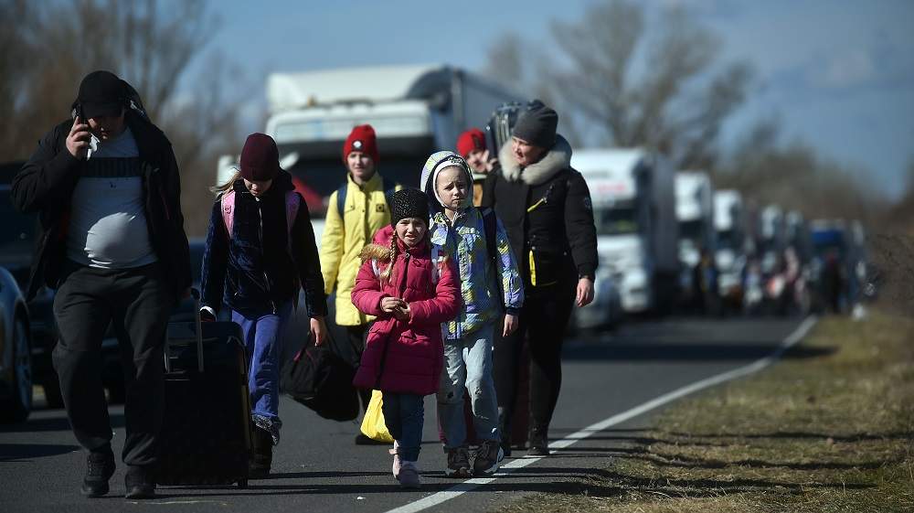 Agenția Națională pentru Ocuparea Forței de Muncă a anunțat marți, 1 martie, că refugiații din Ucraina se pot angaja în România pentru maximum 9 luni fără să aibă nevoie de un aviz de angajare.  Agenţia Naţională pentru Ocuparea Forţei de Muncă (ANOFM) pr