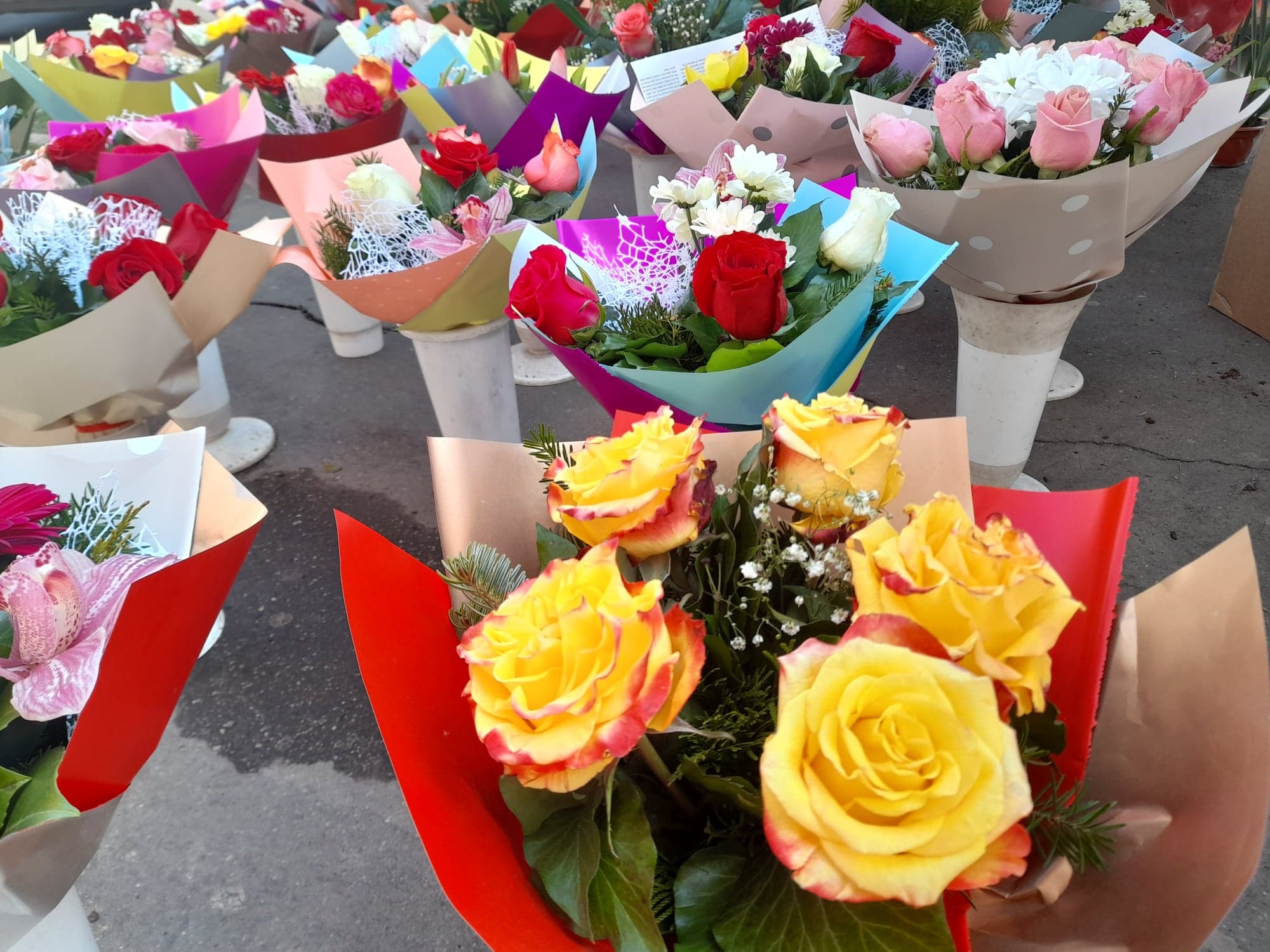 FOTO.Ce cadouri cumpără sătmărenii de 8 Martie