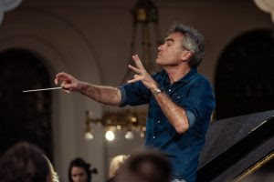 Globe-trotter-ul Josef Suilen pășește pentru prima oară pe scena Filarmonicii Dinu Lipatti