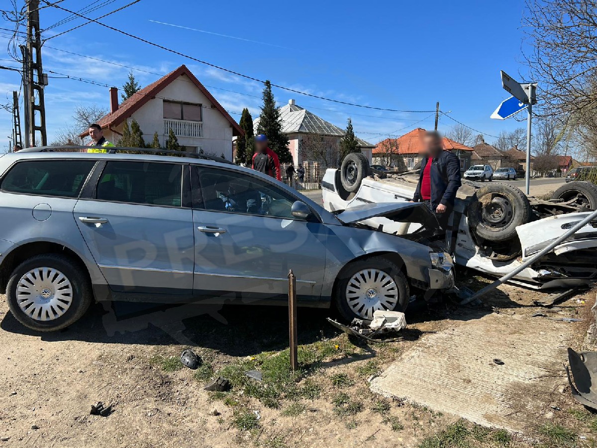 Coliziune puternică între două automobile, în județul Satu Mare