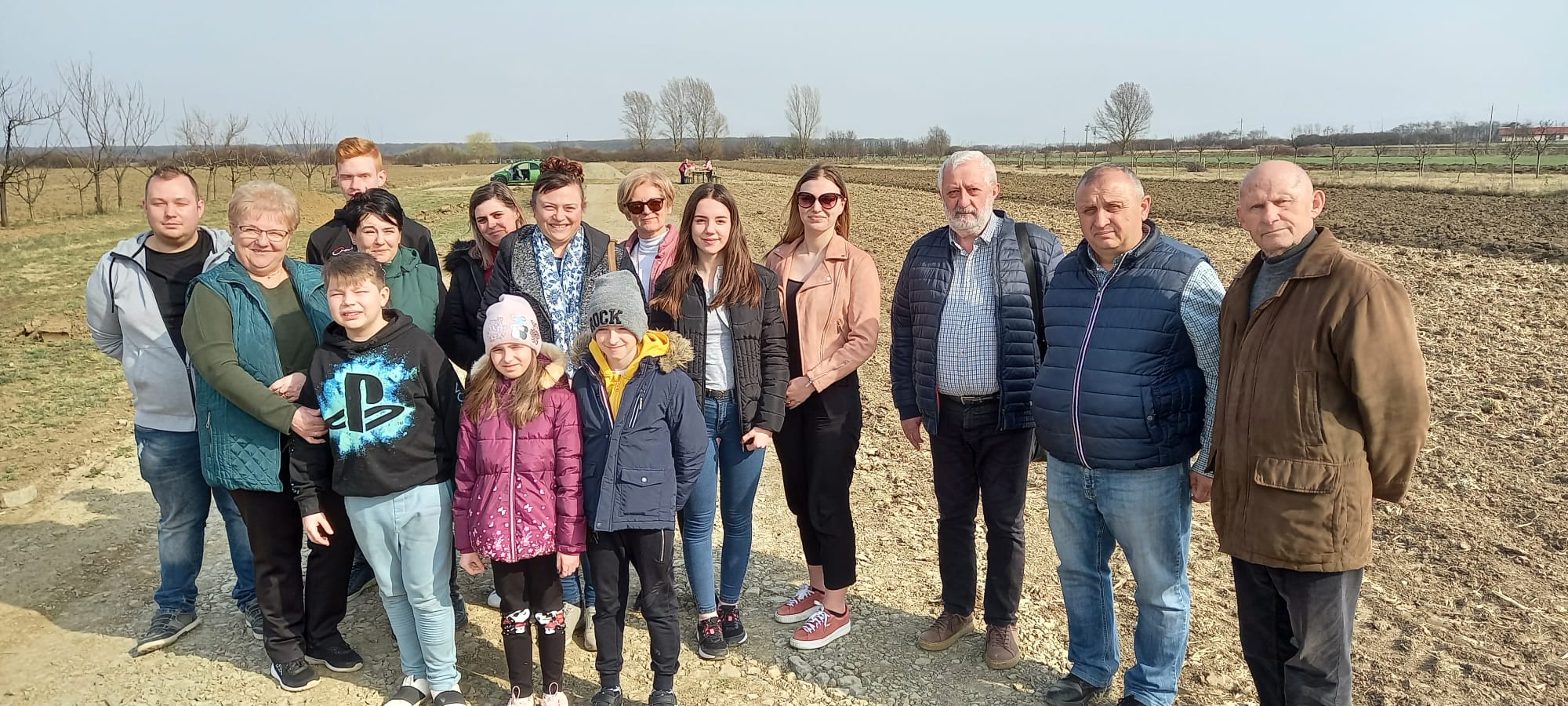 Campania de plantare de arbori a continuat la Lazuri