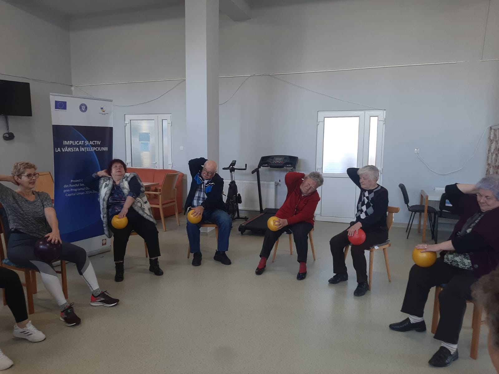 Simona Niste i-a invitat pe seniorii centrului de zi la mișcare